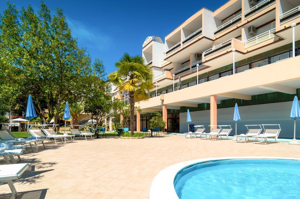 Hotel Amfora Рабац Екстер'єр фото