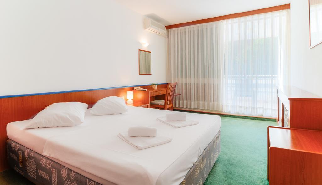 Hotel Amfora Рабац Екстер'єр фото